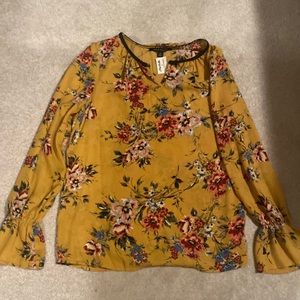 Women’s blouse, size small new with tags